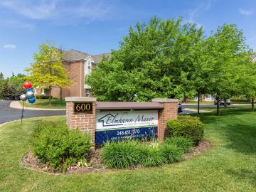 2 BR, 2 BA Apartment 600 W Walton Blvd Pontiac, MI 48340