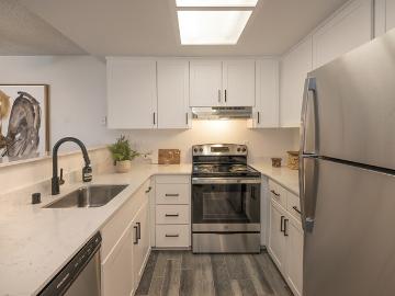 2 BR, 2 BA Apartment 6011 Shadow Lane Unit 050, Citrus Heights, CA 95621