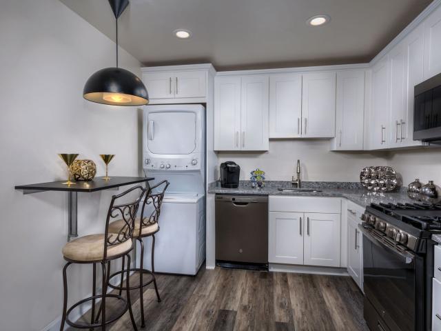 2 BR, 2 BA Apartment 6025 Roland Ave Unit 1022, Baltimore, MD 21210