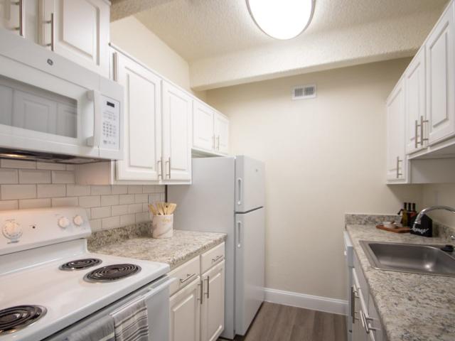 2 BR, 2 BA Apartment 6050 Ridgecrest Road Unit 419, Dallas, TX 75231