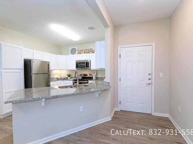 2 BR, 2 BA Apartment 6099 W Rayford Rd, Spring, TX 77389