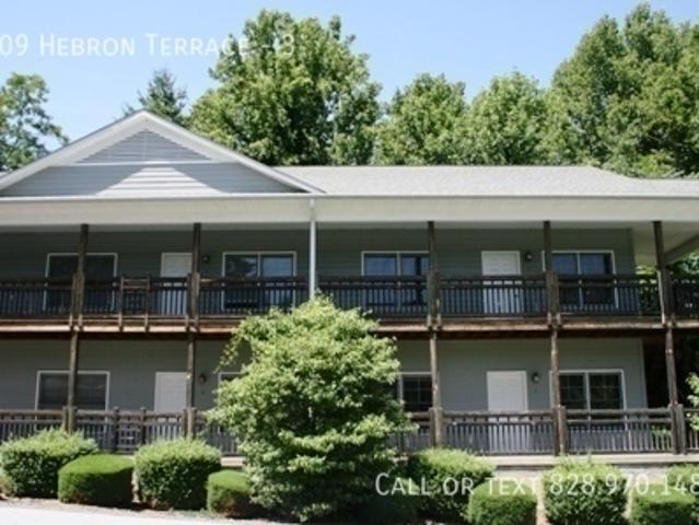 2 BR, 2 BA Apartment 609 Hebron Terrace, Hendersonville, NC 28739