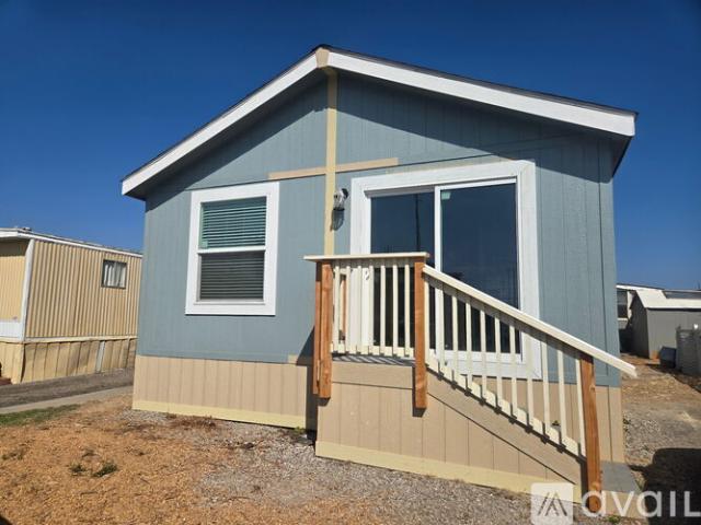 2 BR, 2 BA Apartment 610 E Pine Ave, Unit 4, Lompoc, CA 93436