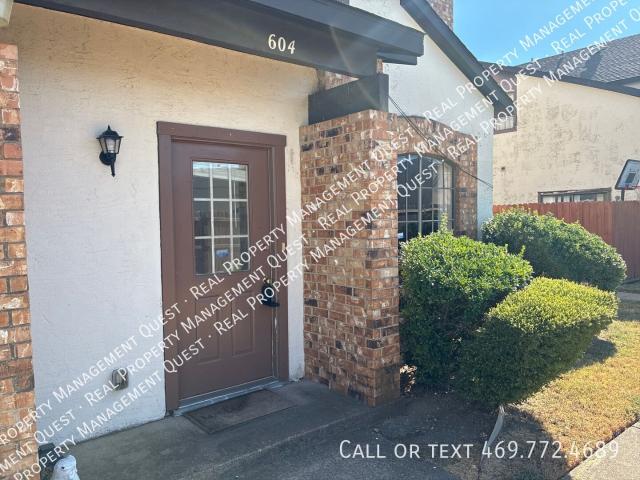 2 BR, 1.5 BA Apartment 611 Oriole Blvd, Duncanville, TX 75116