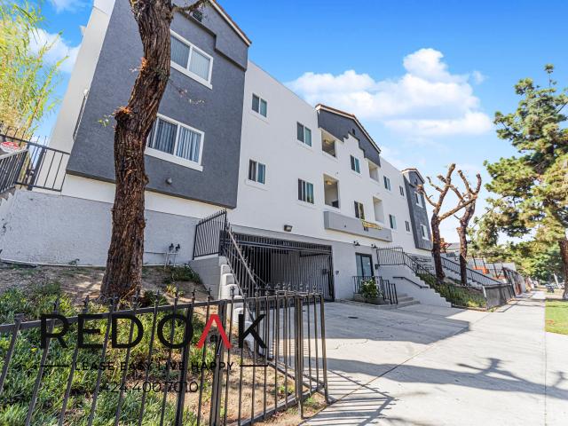 2 BR, 2 BA Apartment 615 Juanita Avenue, Los Angeles, CA 90004