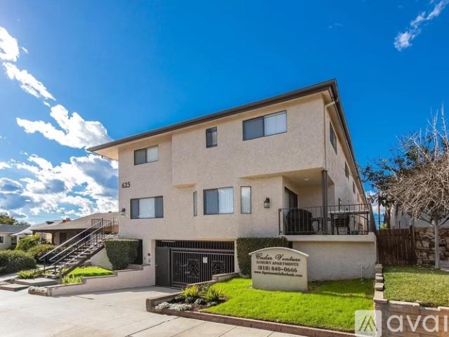 2 BR, 2 BA Apartment 623 E Cedar Ave, Unit J, Burbank, CA 91501