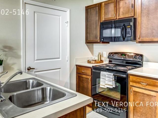 2 BR, 2 BA Apartment 6212 Crow Lane, Austin, TX 78745