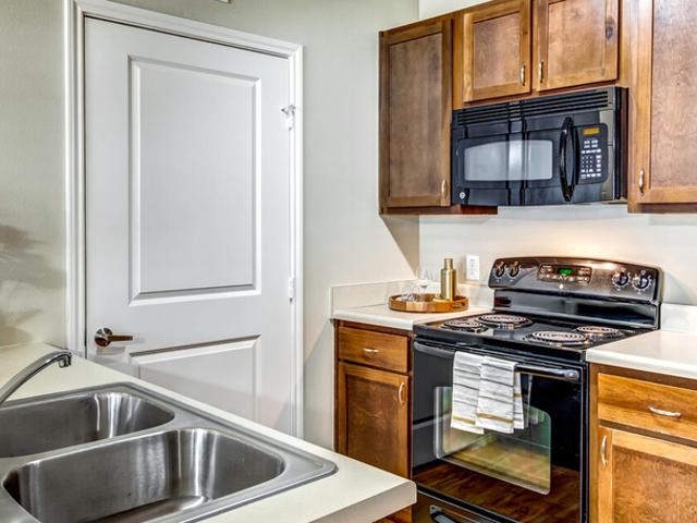2 BR, 2 BA Apartment 6230 Crow Ln, Austin, TX 78745