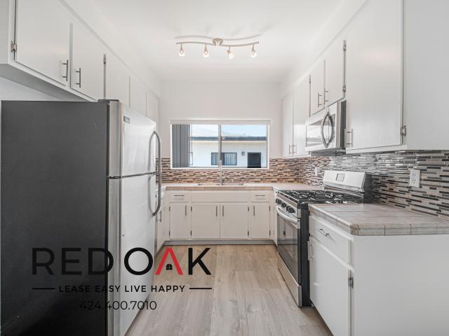 2 BR, 2 BA Apartment 625 629 N Kenwood St, Glendale, CA 91204