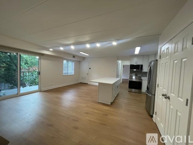 2 BR, 2 BA Apartment 6280 Edsall Rd, Unit 998, Alexandria, VA 22312