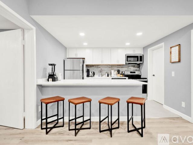 2 BR, 2 BA Apartment 6 Roanoke Lane, Unit 40, Rochester Hills, MI 48309