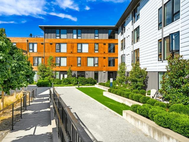 2 BR, 2 BA Apartment 747 Hanami Ln NE Unit 021, Bainbridge Island, WA 98110