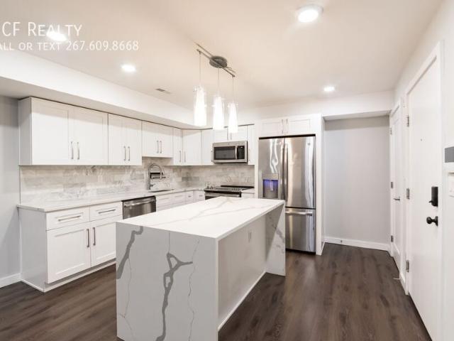 2 BR, 2 BA Apartment 749 N 20th St, Philadelphia, PA 19130