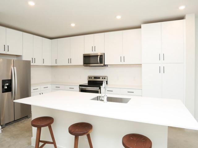 2 BR, 2 BA Apartment 7506 W Slaughter Ln, Austin, TX 78749