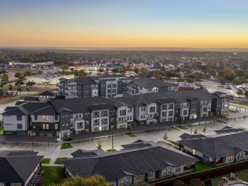 2 BR, 2 BA Apartment 750 W Turner Warnell Rd Unit 2210, Arlington, TX 76001