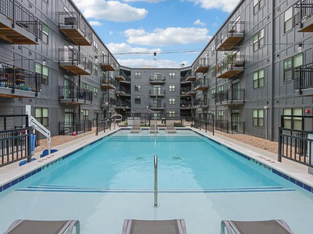 2 BR, 2 BA Apartment 75 West 18th Street Unit 574, Indianapolis, IN 46202