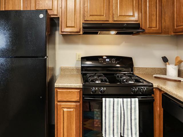 2 BR, 2 BA Apartment 7620 Halsey Street Unit 7690204, Shawnee, KS 66216