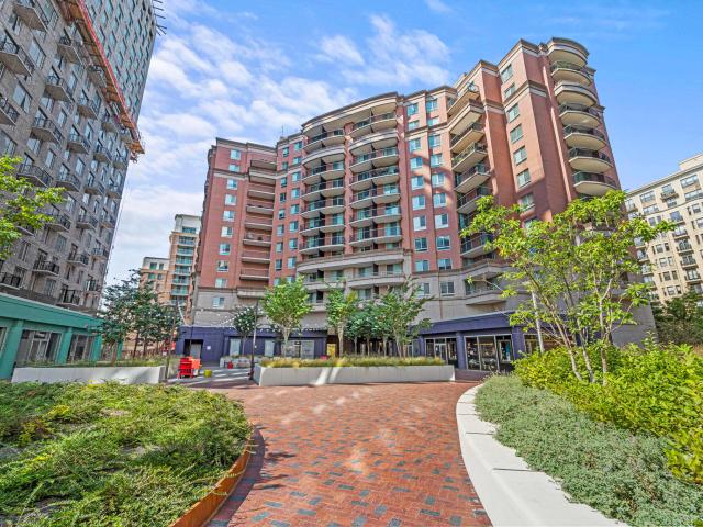 2 BR, 2 BA Apartment 7701 Woodmont Avenue Unit 1106, Bethesda, MD 20814