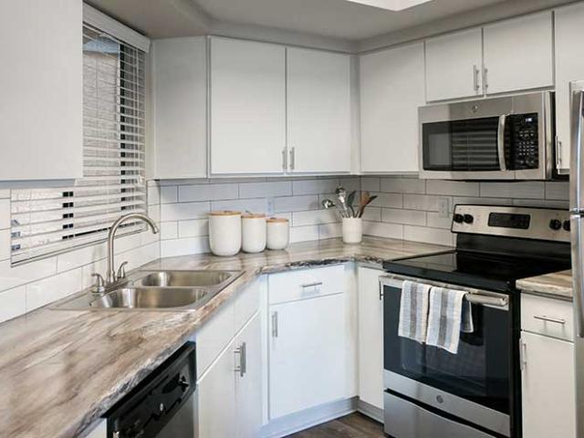 2 BR, 2 BA Apartment 7810 N 14th Place Unit 1098, Phoenix, AZ 85020