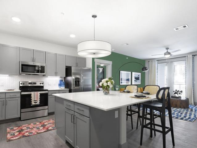2 BR, 2 BA Apartment 7930 US 290, Austin, TX 78736