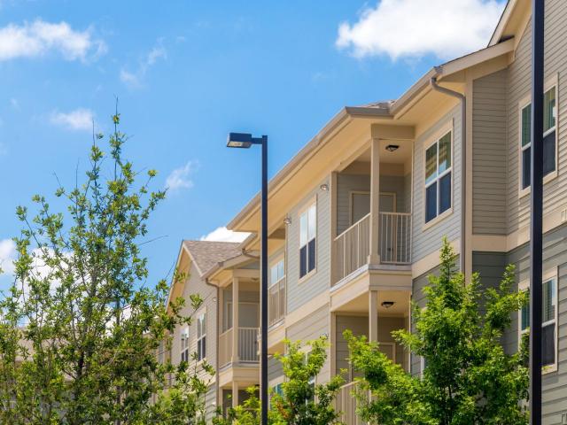 2 BR, 2 BA Apartment 7000 E Ben White Blvd Unit 3163, Austin, TX 78741