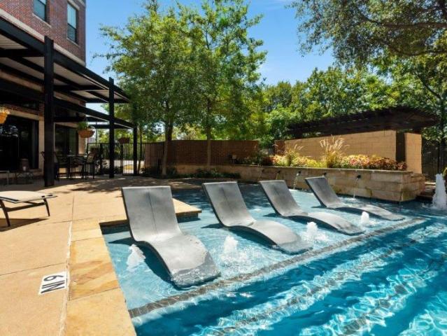 2 BR, 2 BA Apartment 701 E Bluff St Unit 06209, Fort Worth, TX 76102