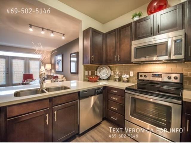 2 BR, 2 BA Apartment 701 East Bluff St, Ft. Worth, TX 76102