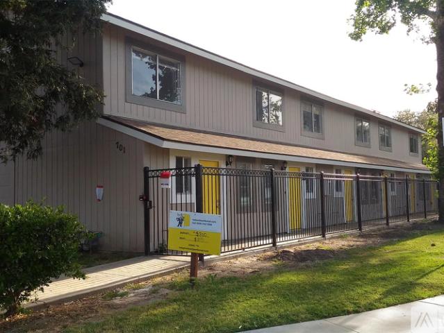 2 BR, 2 BA Apartment 701 S Encina St, Unit A, Visalia, CA 93277