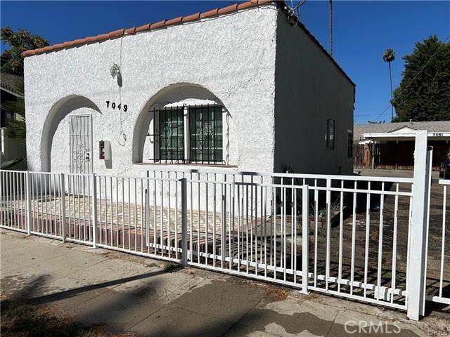 2 BR, 2 BA Apartment 7049 Alabama Avenue, Canoga Park, CA 91303