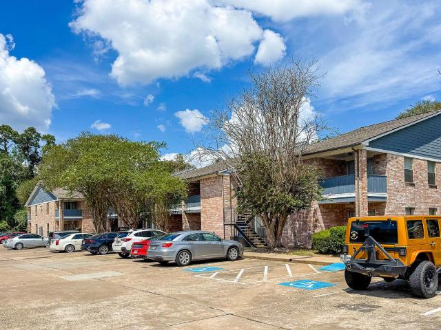 2 BR, 2 BA Apartment 704 East Waring Street Unit 249, Dayton, TX 77535