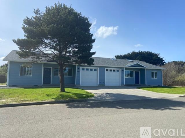 2 BR, 2 BA Apartment 705 12 Th Court Southwest, Unit N/a, Bandon, OR 97411
