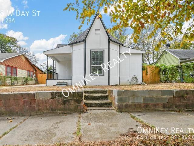 2 BR, 2 BA Apartment 708 W Day St, Denison, TX 75020
