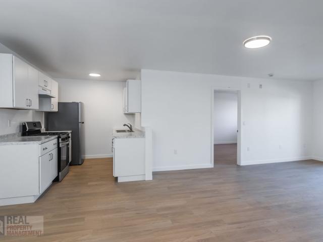 2 BR, 2 BA Apartment 7233 Loma Verde Ave, Canoga Park, CA 91303
