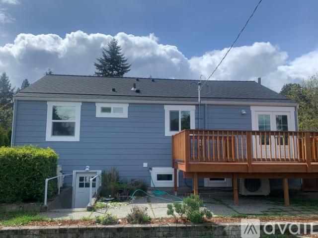 2 BR, 2 BA Apartment 7302 29th Ave SW, Unit Unit 2, Seattle, WA 98126