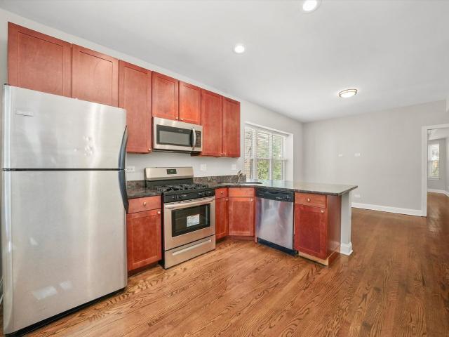 2 BR, 2 BA Apartment 7340 North Hoyne Avenue Unit 7354 G, Chicago, IL 60645