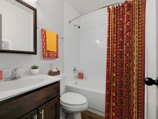 2 BR, 2 BA Apartment 735 Monroe St Unit 103, Rockville, MD 20850
