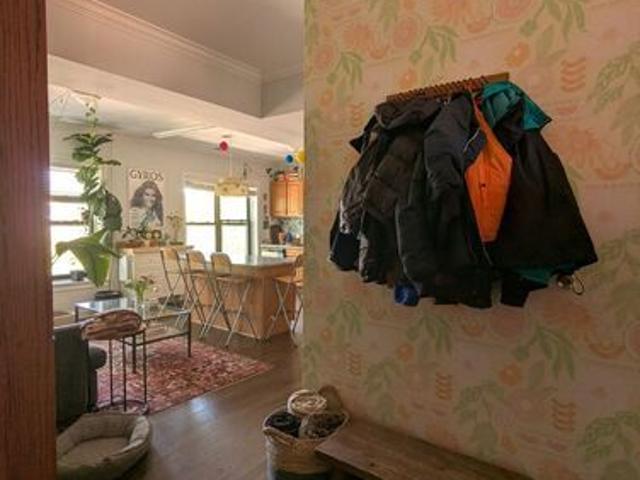 2 BR, 2 BA Apartment 7363 N Greenview Ave, Unit 2, Chicago, IL 60626