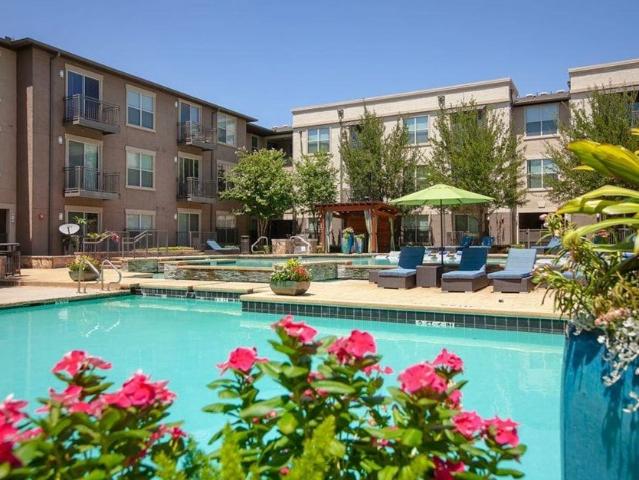 2 BR, 2 BA Apartment 7373 Valley View Lane Unit 02 2018, Dallas, TX 75240
