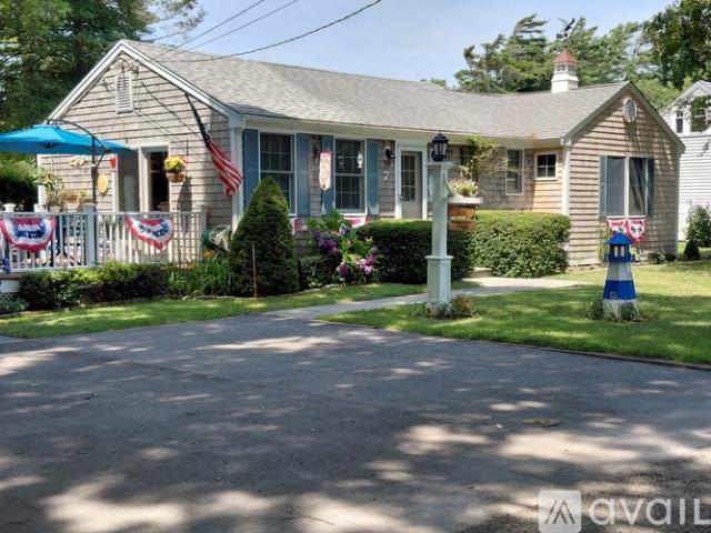 2 BR, 2 BA Apartment 7 Cedar Point Avenue, Mattapoisett, MA 02739