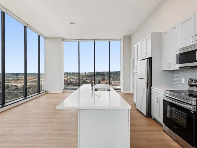 2 BR, 2 BA Apartment 7 West 7th Street Unit 1921, Cincinnati, OH 45202