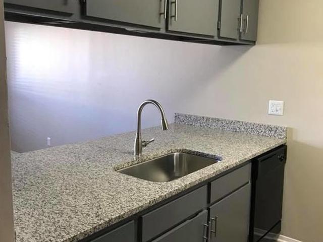 2 BR, 2 BA Apartment 8418 N Overland Ct Unit 8430, Kansas City, MO 64154