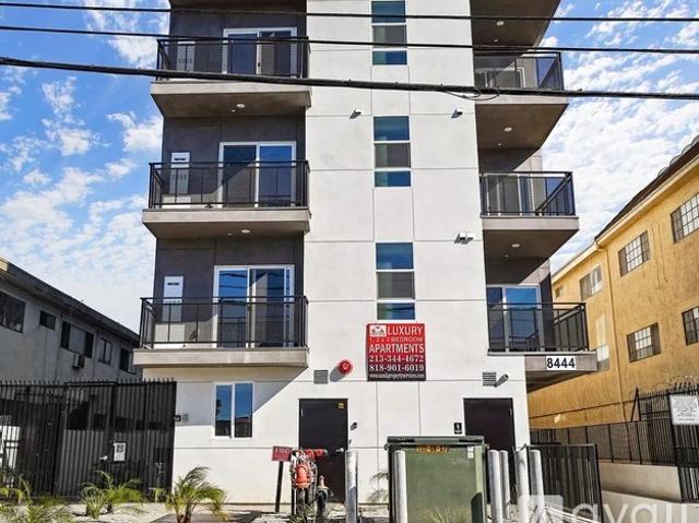 2 BR, 2 BA Apartment 8444 Columbus Ave, Unit 102, Los Angeles, CA 91343