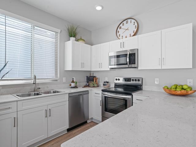 2 BR, 2 BA Apartment 8449 South 59th Avenue Unit 102, Laveen, AZ 85339