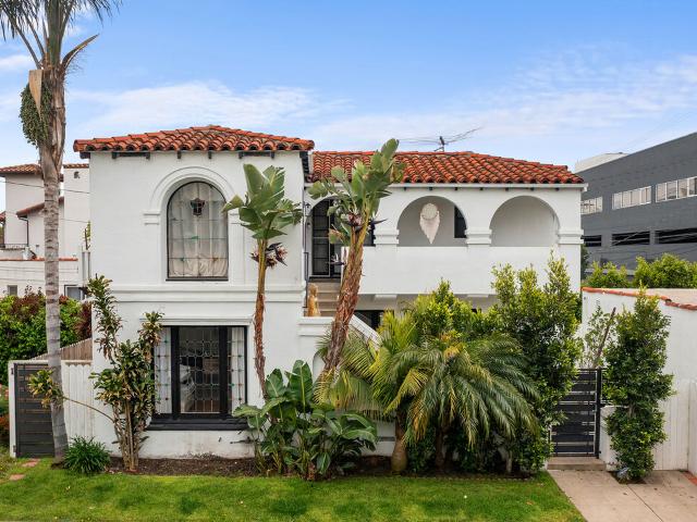 2 BR, 2 BA Apartment 8472 Oakwood Ave, Los Angeles, CA 90048