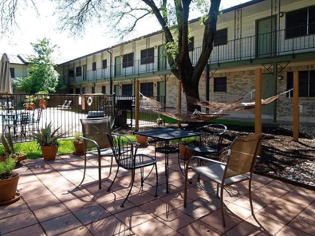 2 BR, 2 BA Apartment 8611 Shoal Creek Blvd, Austin, TX 78757
