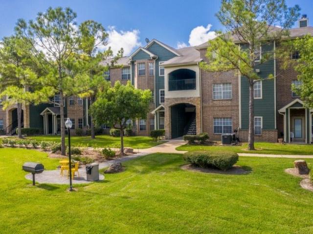 2 BR, 2 BA Apartment 8655 Jones Road Unit 2127, Houston, TX 77065