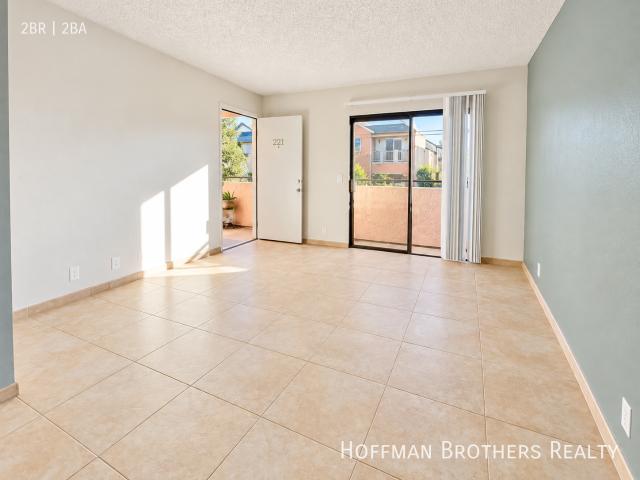 2 BR, 2 BA Apartment 8900 Burnet Ave, North Hills, CA 91343