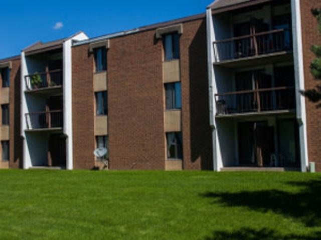 2 BR, 2 BA Apartment 8901 N Park Plaza Ct Unit Soonest Available, Milwaukee, WI 53223