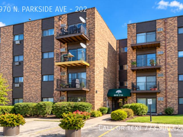 2 BR, 2 BA Apartment 8970 N. PARKSIDE AVE, DESPLAINES, IL 60016