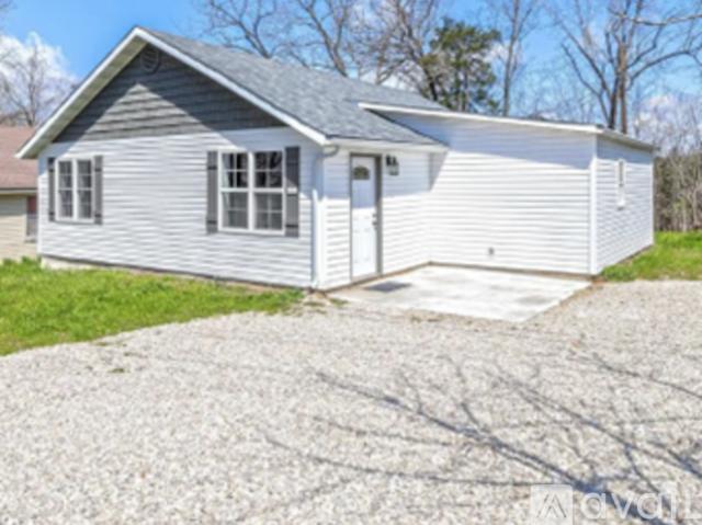 2 BR, 2 BA Apartment 803 Hospital Rd, Waynesville, MO 65583